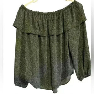 Ann Taylor herringbone, off the shoulder, 100% polyester shirt.‎ Size small